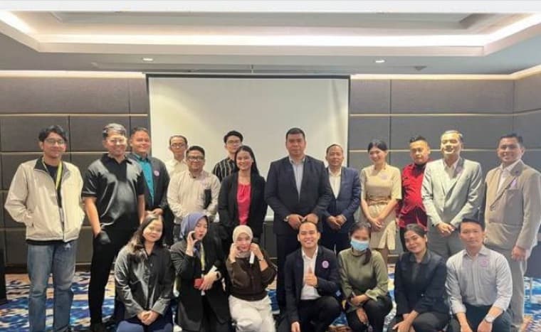Training untuk tim gerai Mercure Gatot Subroto